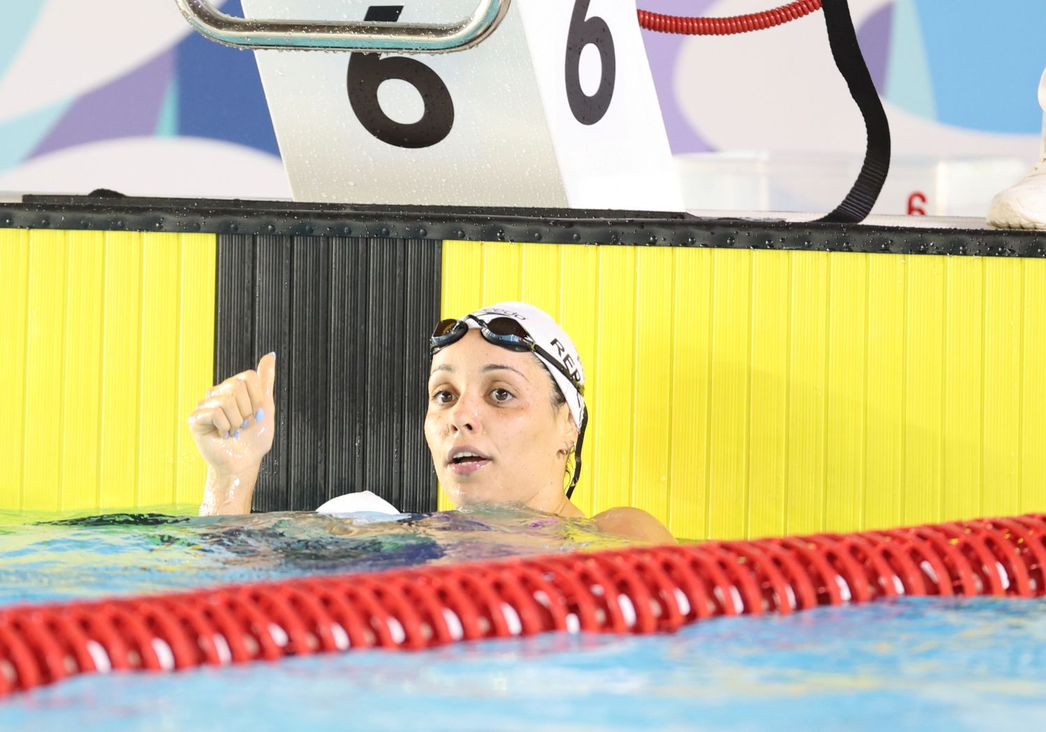camila rebelo ouro 200 costas.jpg