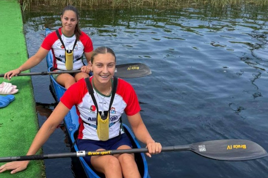 joana e beatriz canoagem.jpg